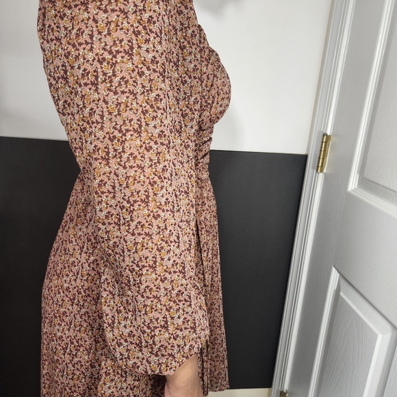 Cute Floral Off the Shoulder Dress - Picture 6 of 8